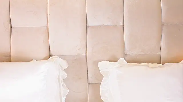 KiraKayleigh1 online show from October 25, 2025, 1:46 am