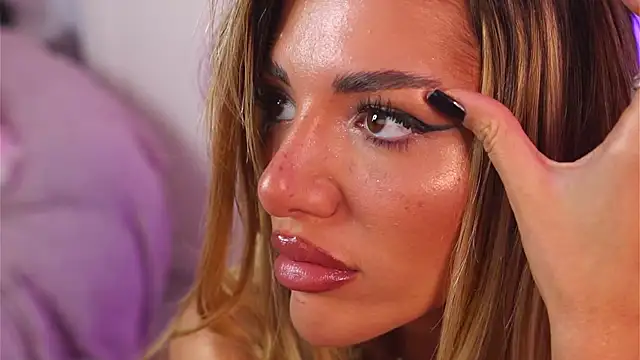 ClaraHazel online show from November 14, 2025, 5:06 am