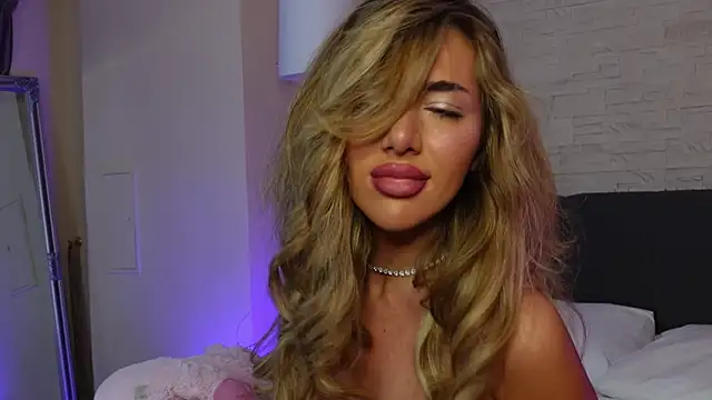 ClaraHazel online show from February 6, 2026, 7:02 am