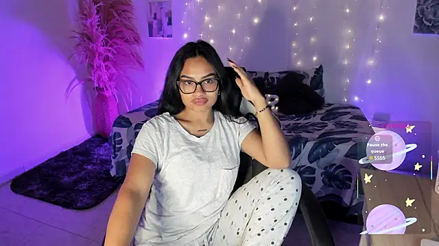 Snapshot of Riana_Kean chatting on February 8, 2026, 8:18 am Riana Kean online show from February 8, 2026, 8:18 am