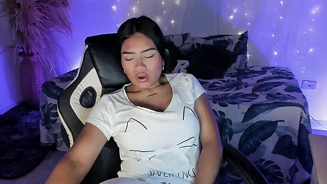 Snapshot of Riana_Kean chatting on March 9, 2026, 3:54 am Riana Kean online show from March 9, 2026, 3:54 am