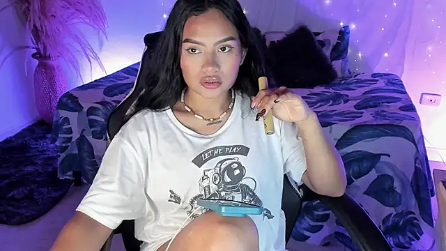 Snapshot of Riana_Kean chatting on March 22, 2026, 1:31 am Riana Kean online show from March 22, 2026, 1:31 am