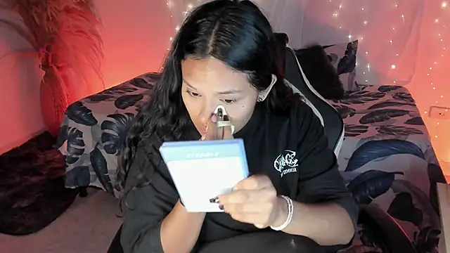 Snapshot of Riana_Kean chatting on March 26, 2026, 2:06 am Riana Kean online show from March 26, 2026, 2:06 am