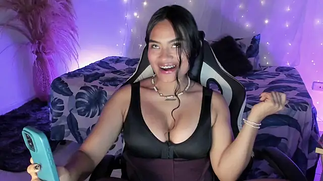 Snapshot of Riana_Kean chatting on March 27, 2026, 12:27 am Riana Kean online show from March 27, 2026, 12:27 am