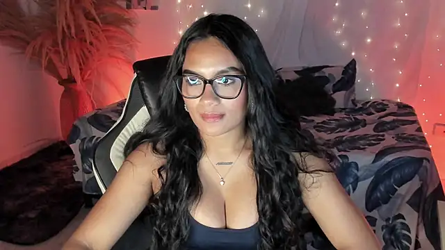 Snapshot of Riana_Kean chatting on April 11, 2026, 7:45 am Riana Kean online show from April 11, 2026, 7:45 am