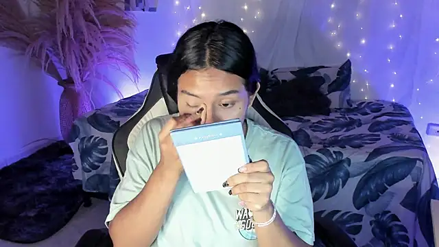 Snapshot of Riana_Kean chatting on April 12, 2026, 3:22 am Riana Kean online show from April 12, 2026, 3:22 am