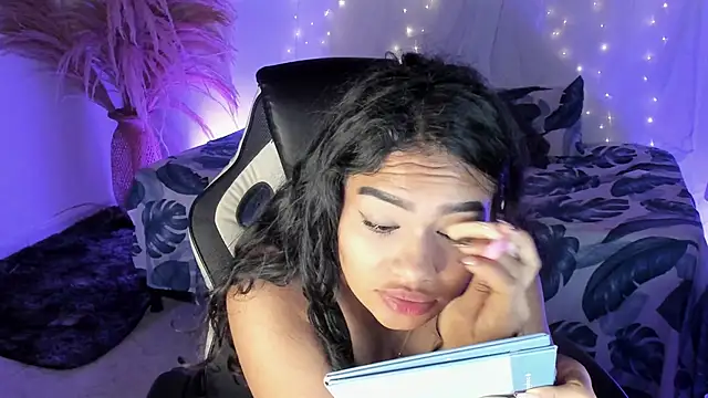 Snapshot of Riana_Kean chatting on April 14, 2026, 5:24 am Riana Kean online show from April 14, 2026, 5:24 am