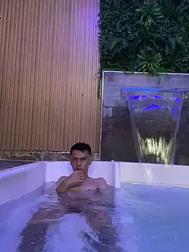 Snapshot of andy_dwels777 chatting on February 7, 2025, 9:15 pm andy dwels777 online show from February 7, 2025, 9:15 pm