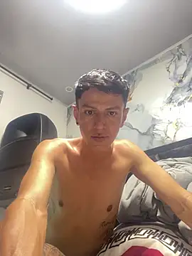 Snapshot of andy_dwels777 chatting on December 18, 2025, 1:00 am andy dwels777 online show from December 18, 2025, 1:00 am