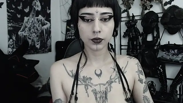 Snapshot of n0sferatus__ chatting on July 28, 2026, 4:19 am n0sferatus online show from July 28, 2026, 4:19 am