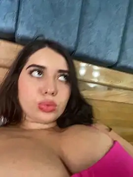 Snapshot of Tara__Sexy chatting on December 3, 2024, 9:01 pm Tara  Sexy online show from December 3, 2024, 9:01 pm