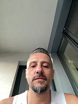 InsaneMattt online show from August 4, 2026, 3:53 am