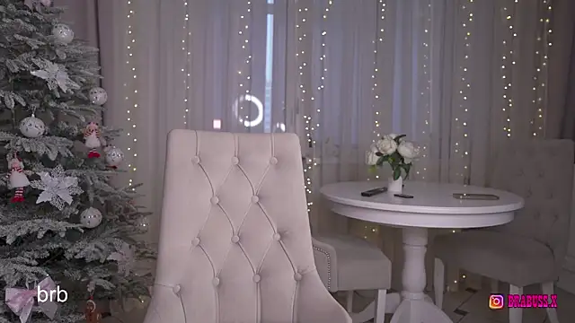  Moon  Shine  online show from December 14, 2025, 4:07 am