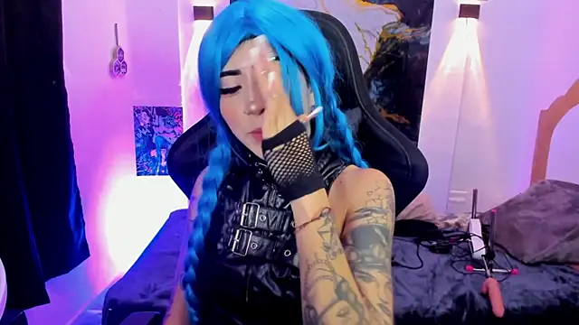 chaymae nah  online show from March 18, 2026, 1:25 pm