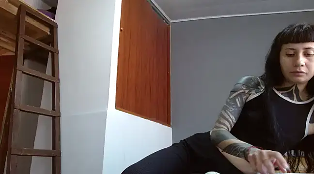 Emilia 1995 online show from March 10, 2025, 12:37 pm