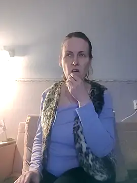 Evelina cute online show from December 15, 2025, 1:26 pm