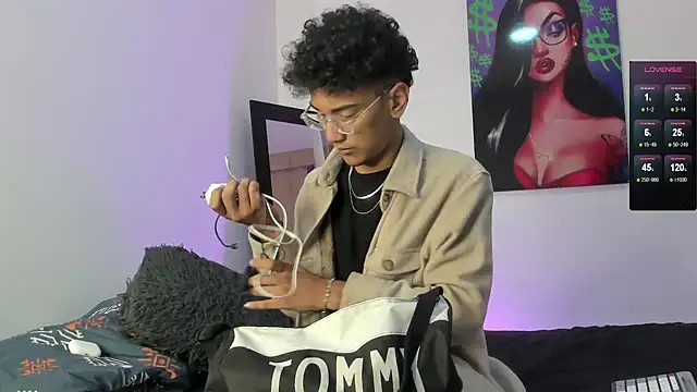 harrytwink18 online show from February 4, 2025, 1:27 pm