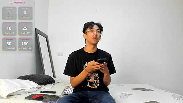 harrytwink18 online show from December 19, 2025, 1:29 pm