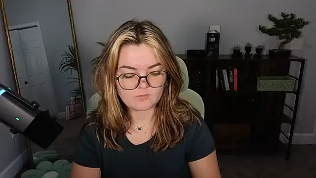 rodeobrii online show from September 26, 2025, 3:43 am