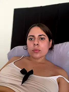 Snapshot of little_isabela1 chatting on December 22, 2025, 3:20 pm little isabela1 online show from December 22, 2025, 3:20 pm