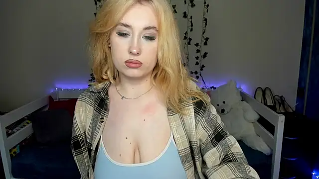 Emily Gin online show from October 28, 2025, 2:48 am