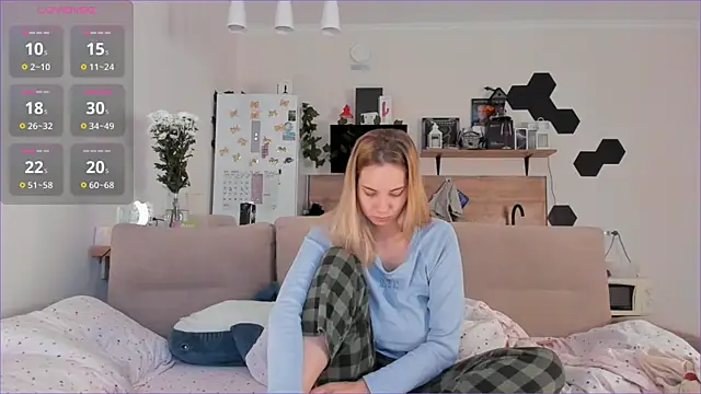 Girl alone home online show from October 3, 2025, 3:47 am