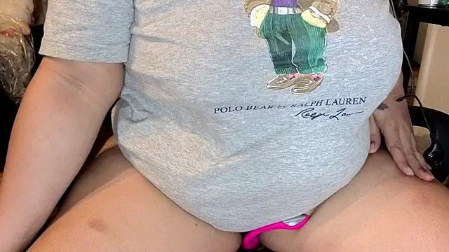 Snapshot of MrAndMrsCrook chatting on July 4, 2026, 1:06 pm MrAndMrsCrook online show from July 4, 2026, 1:06 pm