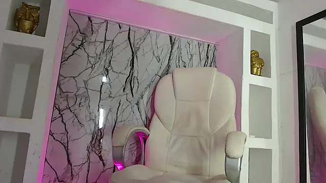 EvilAnnie  online show from January 17, 2025, 10:01 pm