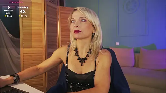 Gloria Lovely online show from December 2, 2025, 10:42 am