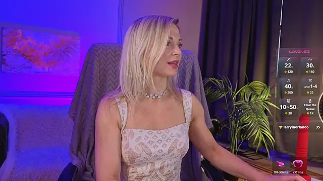 Snapshot of Gloria_Lovely chatting on July 9, 2026, 11:25 am Gloria Lovely online show from July 9, 2026, 11:25 am