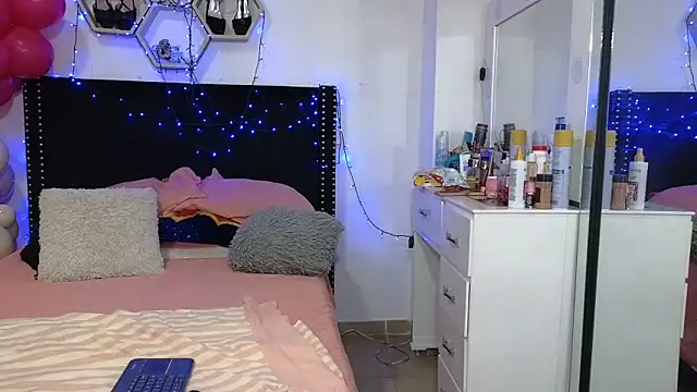 charlotte 077 online show from February 23, 2026, 3:26 am