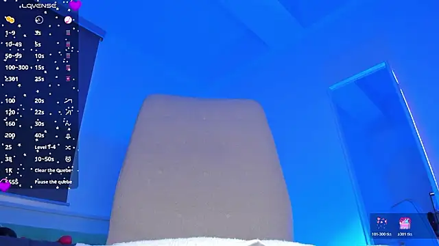 laura-hills18 online show from March 21, 2026, 9:18 pm