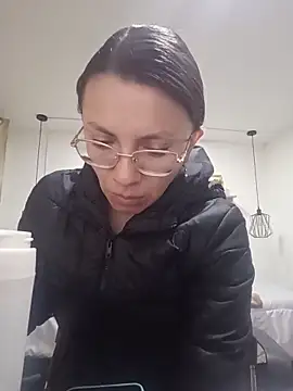 karlamorris  online show from October 31, 2025, 1:45 pm