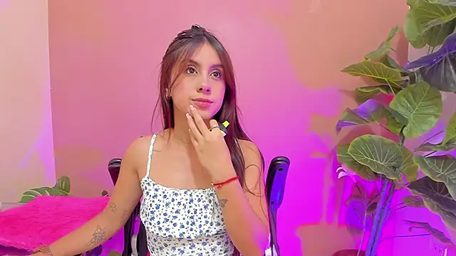 Snapshot of AlanaJones1 chatting on March 11, 2025, 3:59 am AlanaJones1 online show from March 11, 2025, 3:59 am