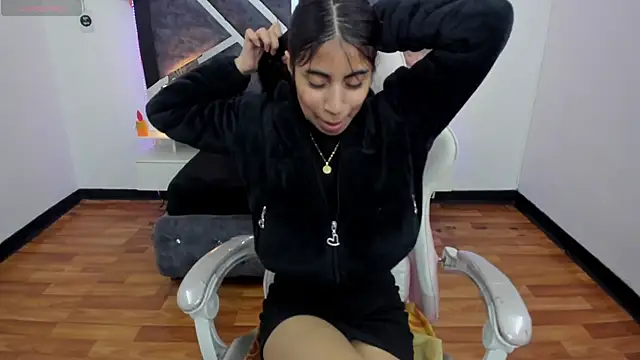 lunitaa18 online show from February 26, 2025, 10:31 pm