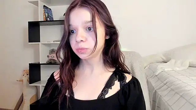 crystal lilith online show from February 12, 2025, 3:16 pm