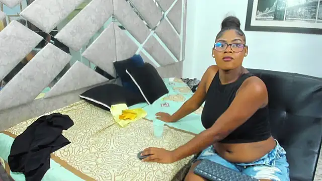 Snapshot of EvaxEmma chatting on March 7, 2026, 1:41 pm EvaxEmma online show from March 7, 2026, 1:41 pm