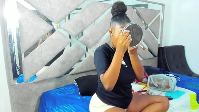 Snapshot of EvaxEmma chatting on March 18, 2026, 1:03 pm EvaxEmma online show from March 18, 2026, 1:03 pm