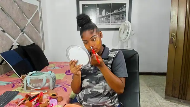 Snapshot of EvaxEmma chatting on April 1, 2026, 1:41 pm EvaxEmma online show from April 1, 2026, 1:41 pm