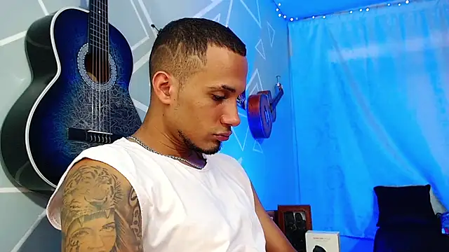 MagnusFrost online show from February 19, 2025, 7:59 pm