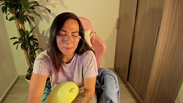 Sofi Martinezz0 online show from October 15, 2025, 2:22 am