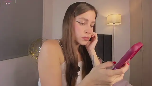 LynnSam  online show from October 12, 2025, 9:47 pm