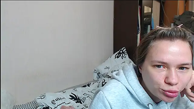 leila bambi  online show from December 23, 2024, 4:22 am