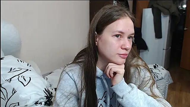 leila bambi  online show from December 25, 2024, 9:11 pm