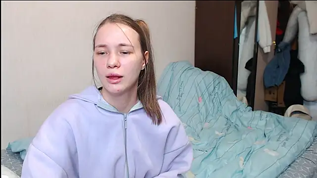 leila bambi  online show from February 20, 2025, 2:51 am