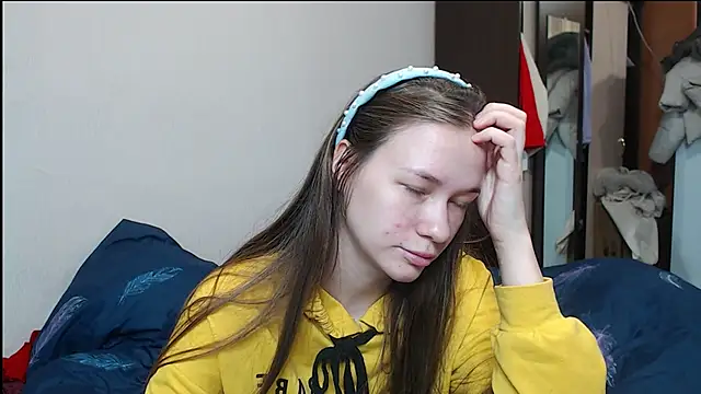 leila bambi  online show from March 11, 2025, 4:40 pm