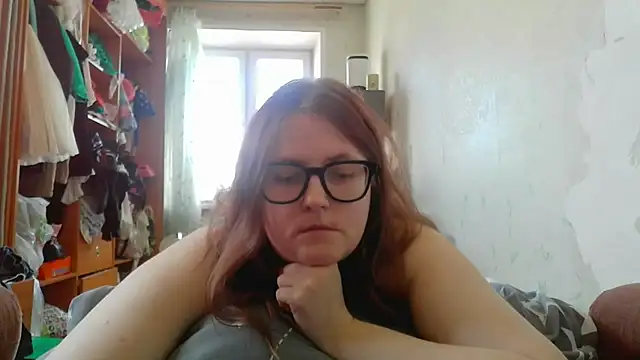 Snapshot of DesireMelissa chatting on May 4, 2026, 7:37 am DesireMelissa online show from May 4, 2026, 7:37 am