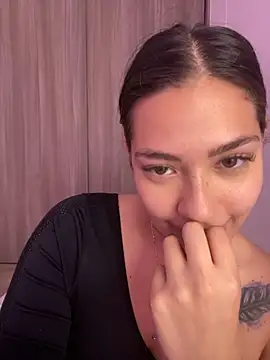 Snapshot of Latina_vanessa chatting on January 10, 2025, 1:32 am Latina vanessa online show from January 10, 2025, 1:32 am