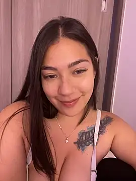 Snapshot of Latina_vanessa chatting on January 15, 2025, 2:27 am Latina vanessa online show from January 15, 2025, 2:27 am