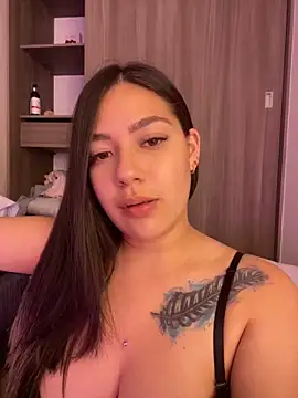 Snapshot of Latina_vanessa chatting on January 29, 2025, 3:54 am Latina vanessa online show from January 29, 2025, 3:54 am